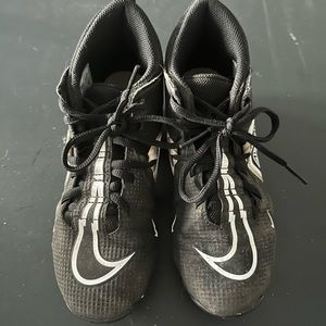 Nike alpha menace shark 3 mid molded football cleat size 4.5